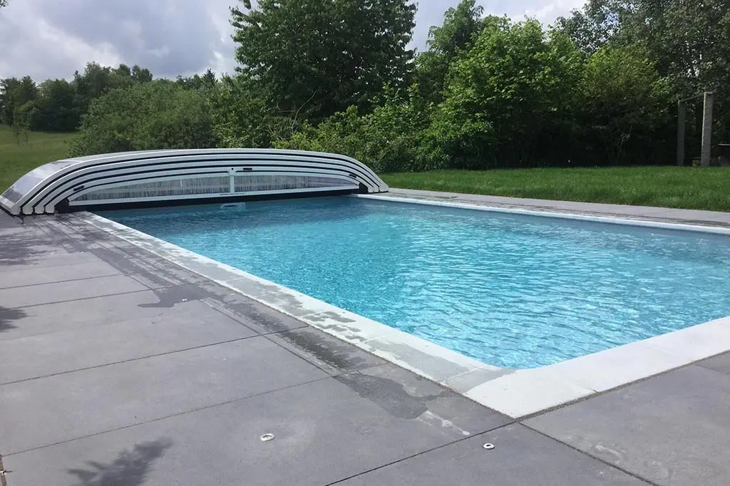 Pool mit Poolüberdachung geöffnet Rosenheim