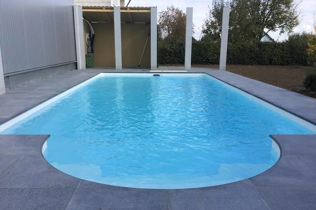 Swimmingpool mit weißem Liner Germering